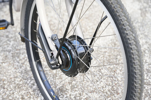 走りながら自動充電されるので、走行距離が長め 電動アシスト自転車おすすめ イメージ
