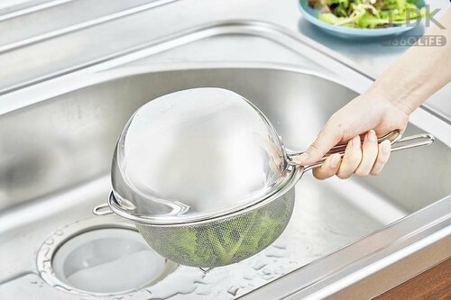 サラダスピナーがなくても振るだけで簡単水切り 取っ手付きボウルとザルおすすめ イメージ