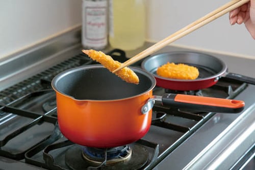 ②揚げもの料理が苦手な人に!コンパクトサイズの揚げもの鍋