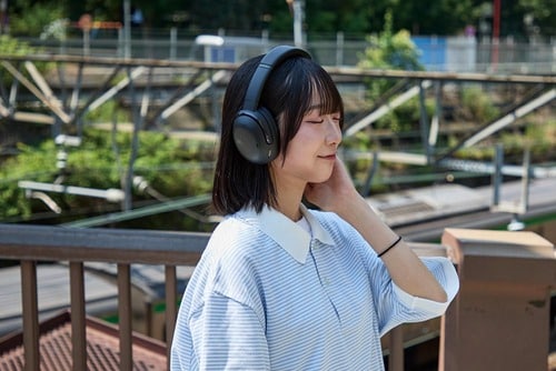 【ノイズキャンセリング】騒がしい場所でも音楽がクリアに聴ける 高音質なワイヤレスヘッドホンおすすめ イメージ