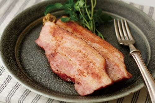 フルーティーな香りでサッパリ食べられる上品な燻製肉 イメージ