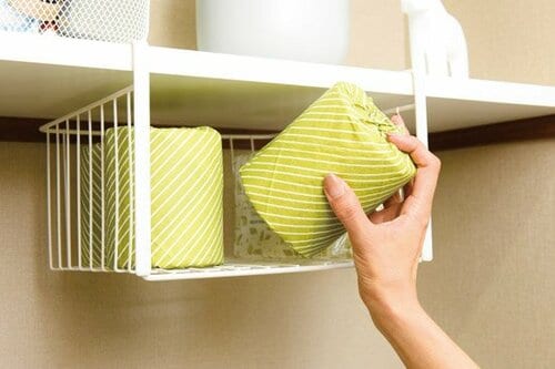 トイレットペーパーは見せて収納取り出しやすい吊り戸棚ラックです イメージ
