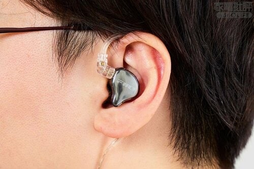 耳掛け式の本格派：外れにくく顔の周囲もスッキリ USB Type-Cイヤホンおすすめ イメージ