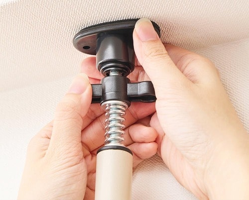設置しやすさ：重量はあるけど設置がシンプルで迷いにくい つっぱりパーテーションおすすめ イメージ
