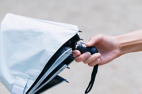 【LDKのテストで1位】人気の「自動開閉式日傘」が今、激安です！｜Amazonスマイルセール