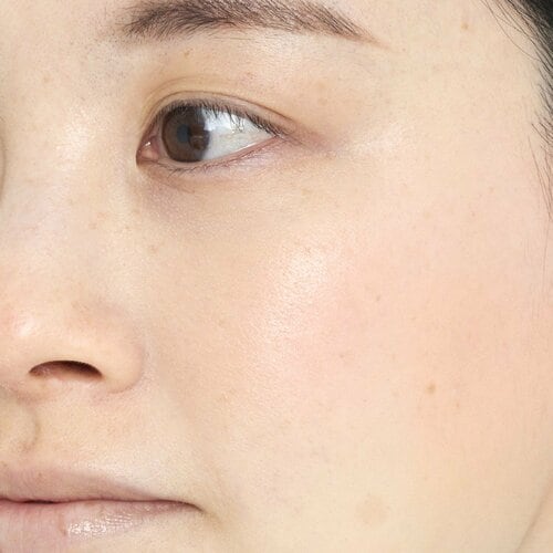 ひと塗りで透明感!肌色を問わず使いやすいオレンジチーク オレンジチークおすすめ イメージ