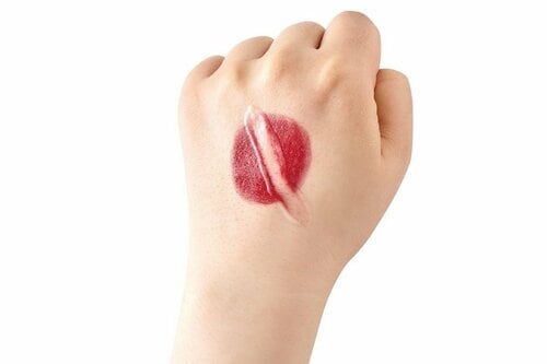 口紅もファンデもスルンと落とす イメージ2