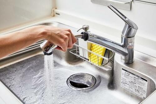 シンクの油汚れは料理前の打ち水！ 掃除がラクラクになります イメージ