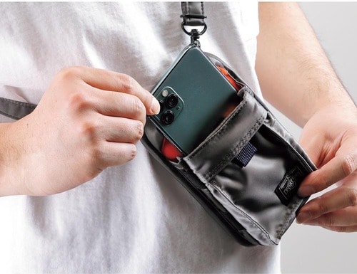 吉田カバン「PORTER PX TANKER GPS HOLDER」 スマホストラップおすすめ イメージ2