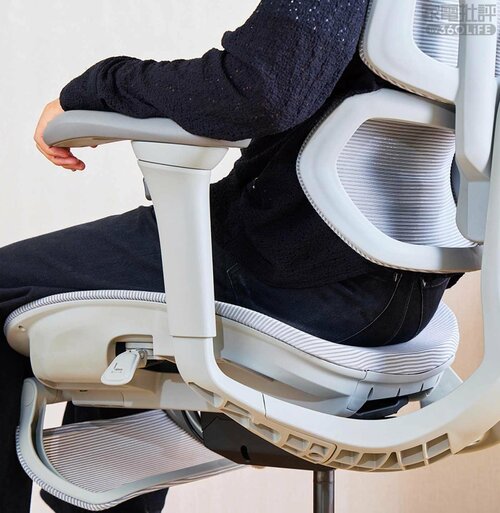 お尻を座面の奥深くまで オフィスチェアおすすめ イメージ