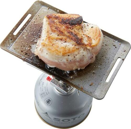 厚みがあって肉がおいしく焼ける！ キャンドゥ「バーベキュー用 ミニ鉄板」 イメージ3