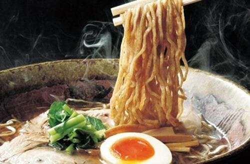 7位: 唯一無二の全粒粉入りの自家製麺富良野とみ川の石臼挽き中華そば イメージ