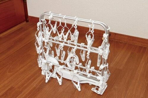 立てて収納できるピンチハンガー片手でかけ外しできて使いやすい イメージ