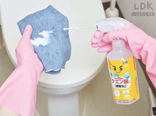 STEP1：クエン酸をかけたクロスで拭く イメージ