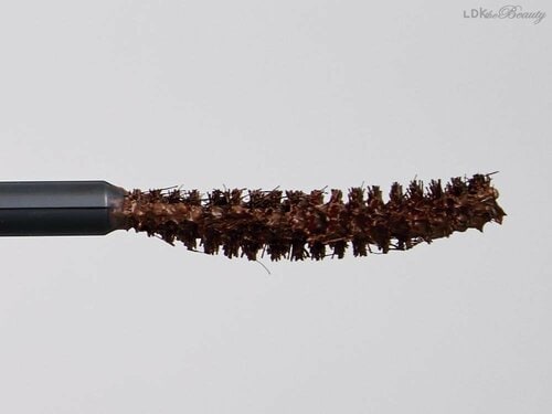 フサフサブラシで簡単に毛流れが整う ブラウンマスカラおすすめ イメージ