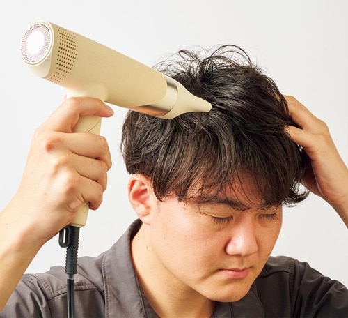 STEP3：ドライヤーで乾燥させるか自然乾燥させる メンズ用頭皮保湿アイテムおすすめ イメージ