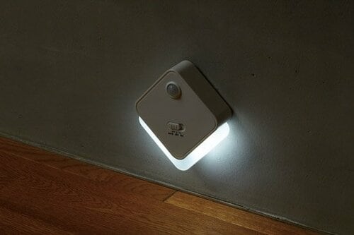 玄関ドアなどに取り付け簡単！マグネット付きセンサーライト イメージ2