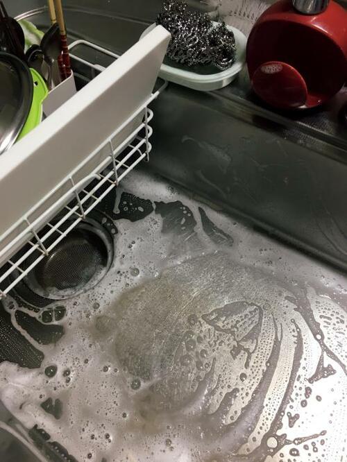 同じ泡で食器もシンクも洗ってOK？1度の流れで済むからラク イメージ2