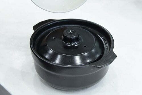 15位: パール金属「蓋が茶碗になる炊飯土鍋0.5合用(しろ)」 料理家が選ぶ電子レンジ炊飯器おすすめ イメージ2