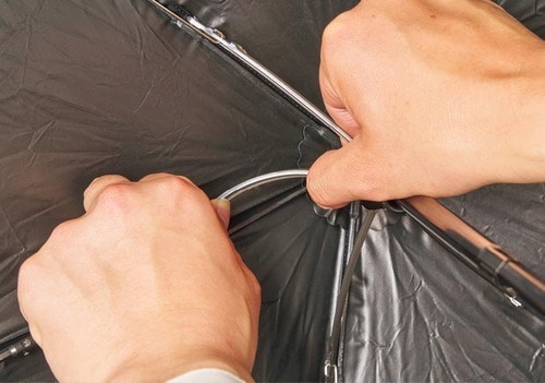 使用感：風を受け流すギミックあり 折りたたみ傘おすすめ イメージ