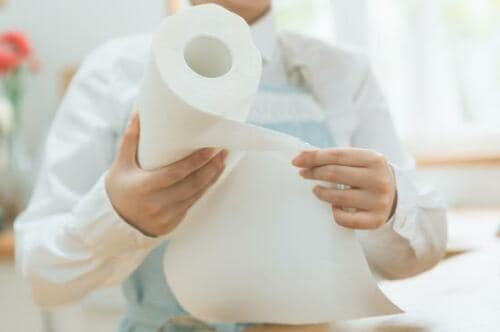 薄いペーパーは水を吸って破ける… 良いものを使うことでムダも激減！ イメージ