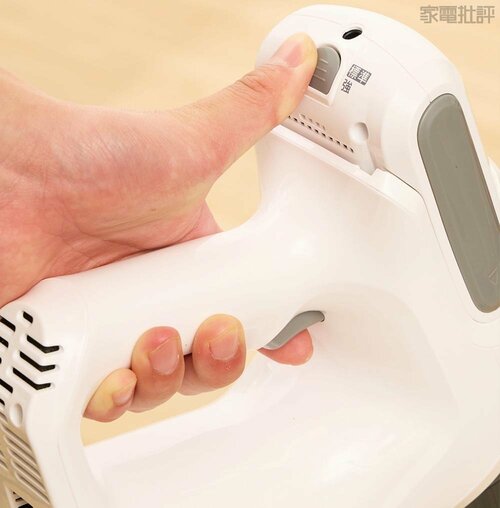 電源ボタンが押しやすいガンタイプは操作がラクちん 安いコードレス掃除機おすすめ イメージ
