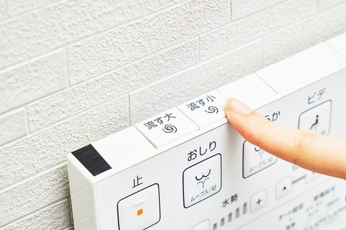 タンクレスなら「小」レバーを使うだけで年間約1497円貯まる! イメージ
