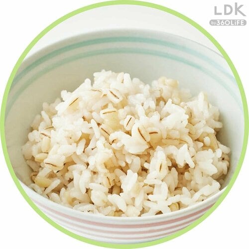夜の腸活にぴったりな主食 もち麦ごはんパックおすすめ イメージ
