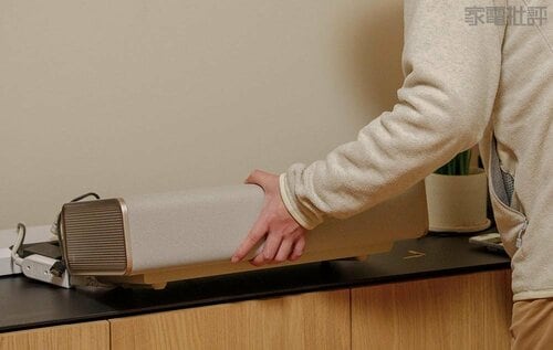 スピーカーも内蔵しています 超短焦点プロジェクターおすすめ イメージ