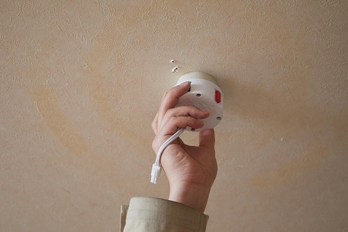 引掛シーリングから給電する