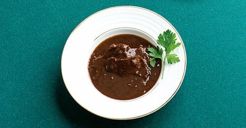 ④国産黒毛和牛を贅沢に煮込んだ肉のたかさご特製ビーフシチュー イメージ