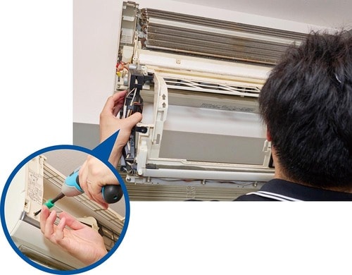 STEP3:パーツを外して細かい配線も抜く エアコン掃除おすすめ イメージ
