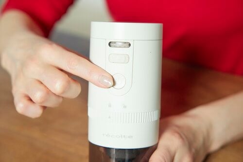 電動タイプは素早く挽けて、手挽きタイプは挽く楽しみがある コーヒーミルおすすめ イメージ