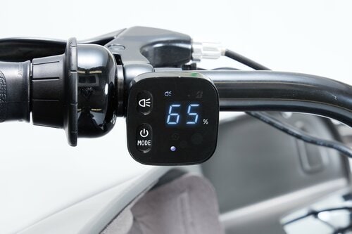 スイッチがシンプル形状でわかりやすい 電動アシスト自転車おすすめ イメージ