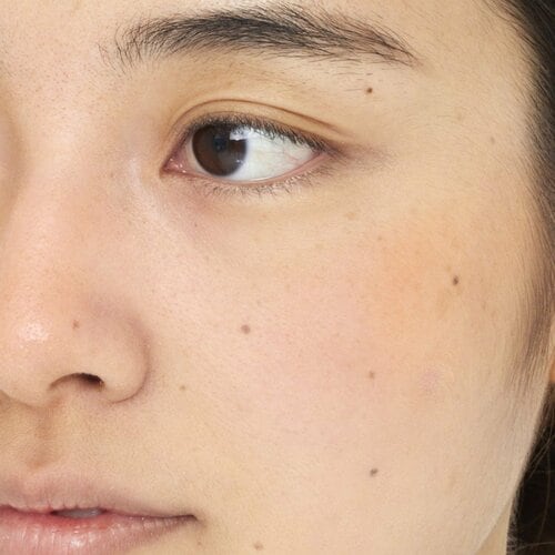 発色抜群で、小顔効果も期待できる赤みブラウン ブラウンチークおすすめ イメージ