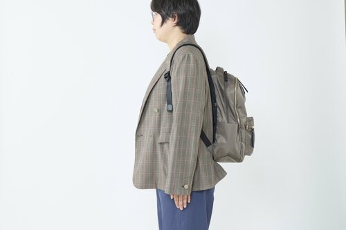 きれいめスタイルに馴染みやすい レディース向け通勤リュックおすすめ イメージ