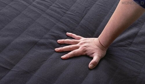 【寝返りしやすさ】寝返りスムーズで表面の硬さもナシ 脚付きベッドマットレスおすすめ イメージ2