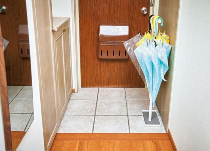 かけるだけラク！ 玄関片付く「ハンギング傘立て」のおすすめ3選│『LDK』が比較