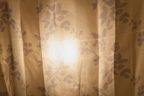 遮光カーテンを取り入れて寝室を快適な空間に 遮光カーテンおすすめ イメージ