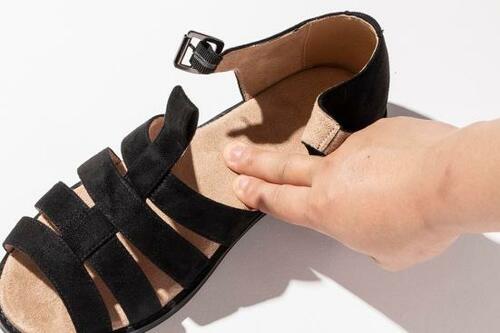 履くだけでグッと大人見えする「グルカ サンダル+X」 イメージ2