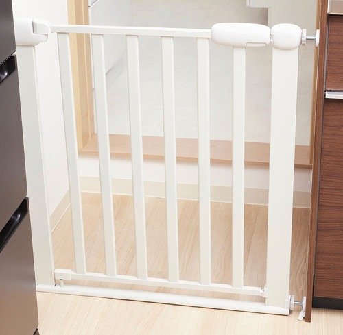 【ベビーゲート・扉付き】シンセーインターナショナル「KISSBABY 「つまずきにくい」スチールゲート」 ベビー用品おすすめ イメージ