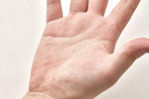 ヒゲを刈りながらお掃除長さの調節や刃のお手入れも簡単！ イメージ3