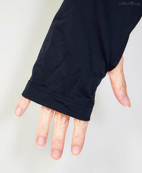 焼けやすい手の甲もガード UVカットパーカーおすすめ イメージ