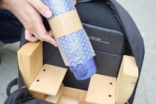 片手でも使えるデザインです ワンタッチボトルおすすめ イメージ3