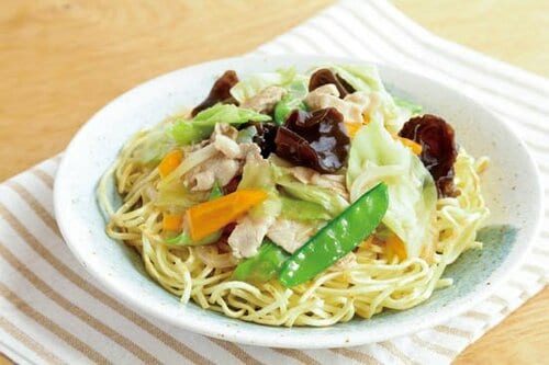 生麺を焼くから表面はパリッ!かむほどモチモチな本格派焼きそば イメージ2