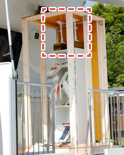 設置するだけで震度7でも本棚は倒れなかった イメージ2