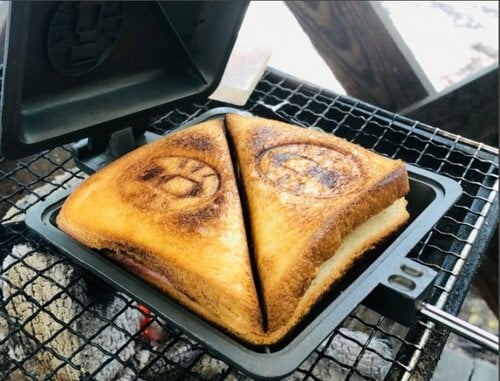 キャンプ気分を満喫するなら「ホットサンドメーカー」 イメージ
