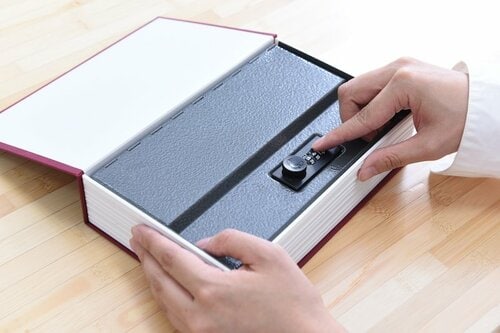 ダイヤルロック式 Amazonベーシック 本型金庫 イメージ2