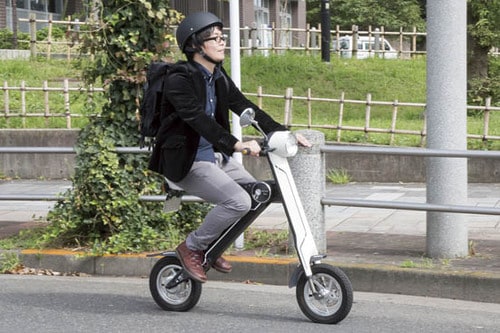 フル充電で35㎞走行できる！ 折りたたみ電動バイク イメージ