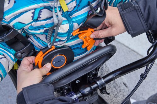 後ろ乗せシートのバックルが止めやすい！ 電動アシスト自転車おすすめ イメージ3